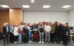 Gruppenfoto der Vertreter*innen des Integrationsschusses und der Vereine